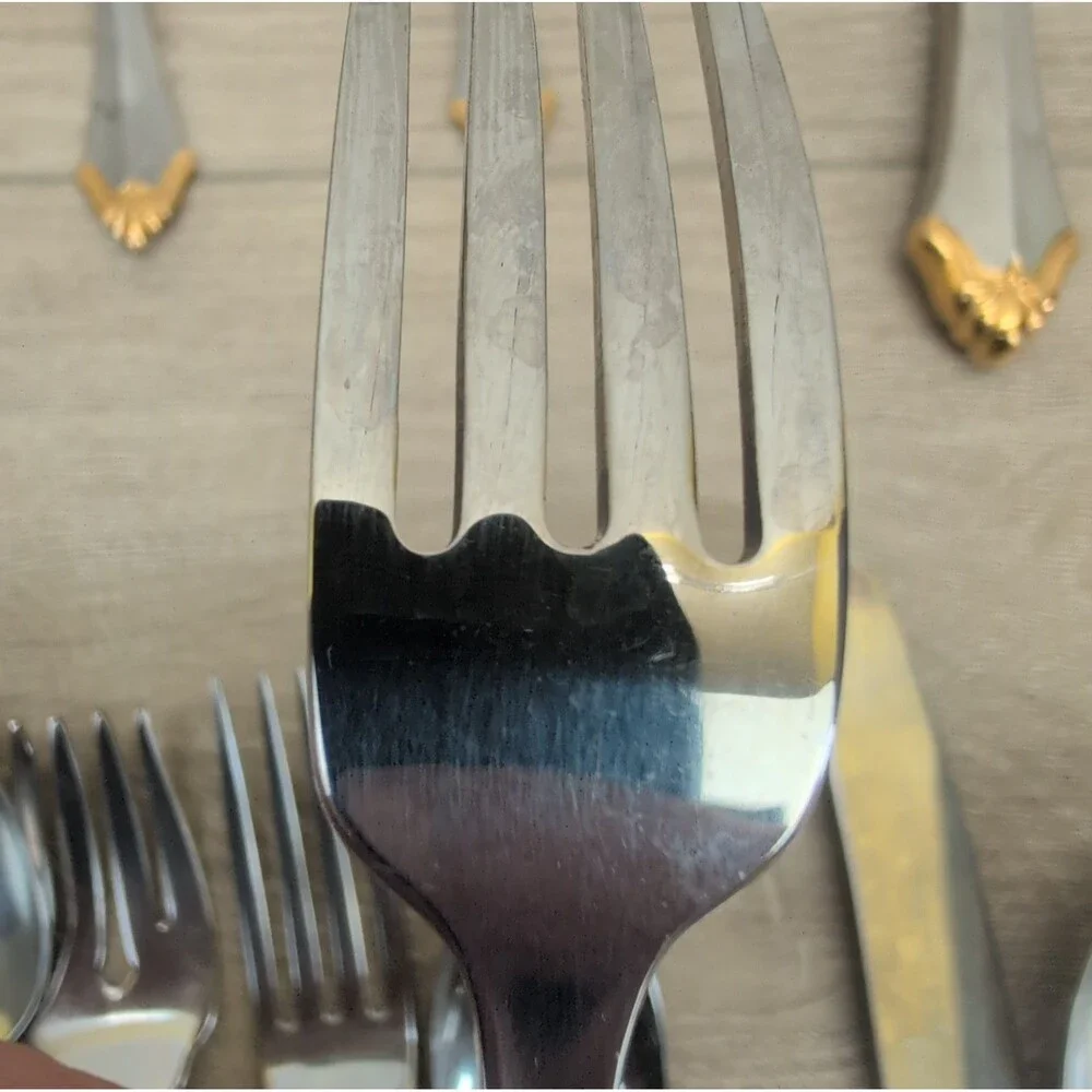 Set Of 4 Oneida Golden Kenwood 5-Piece Flatware Place Settings (20 Piece Set)